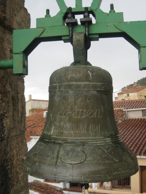 ¿Virgen con peluca?