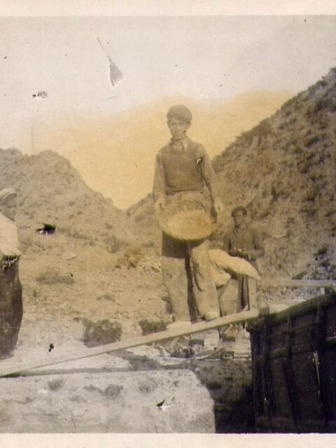 Gente trabajando en la mina de Algarra